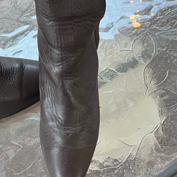 Size 7 1/2 brown boots. - Picture 7 of 8